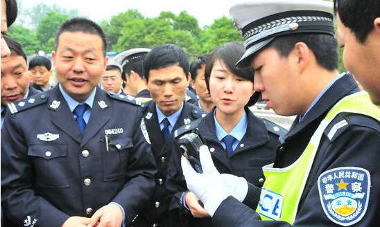 山西高速交警四支隊提高思想覺悟，使用執法記錄儀強化管理！